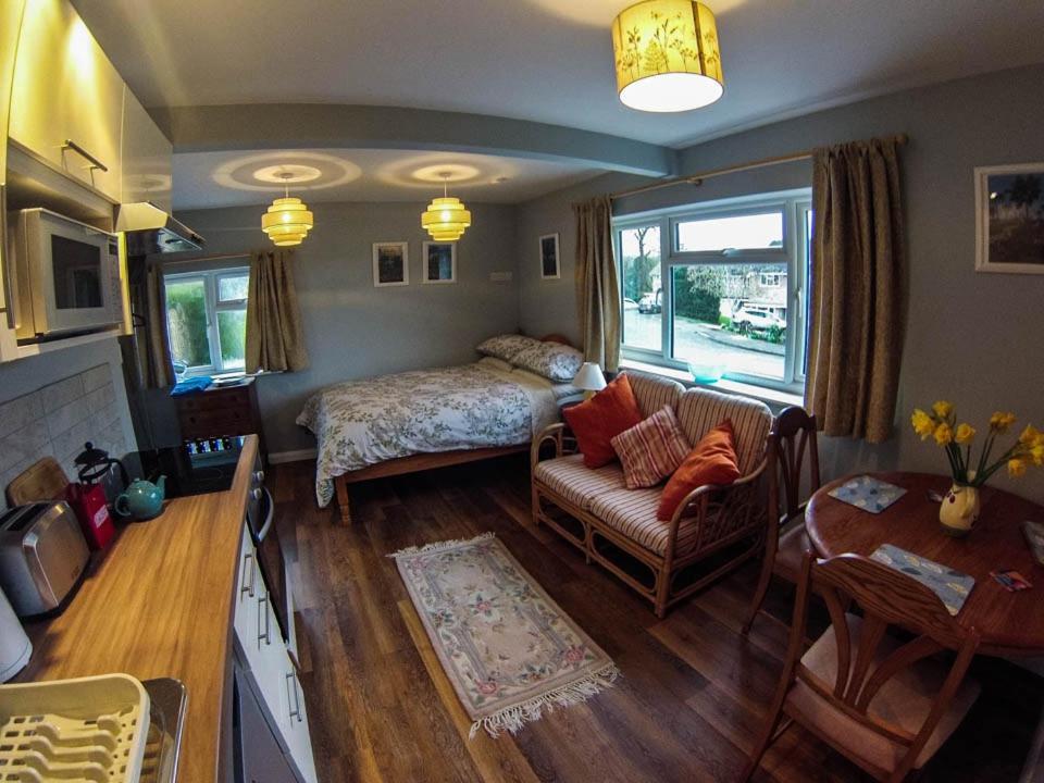 Cheltenham Studio Apartment ภายนอก รูปภาพ