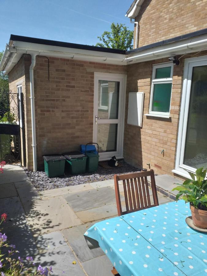 Cheltenham Studio Apartment ภายนอก รูปภาพ