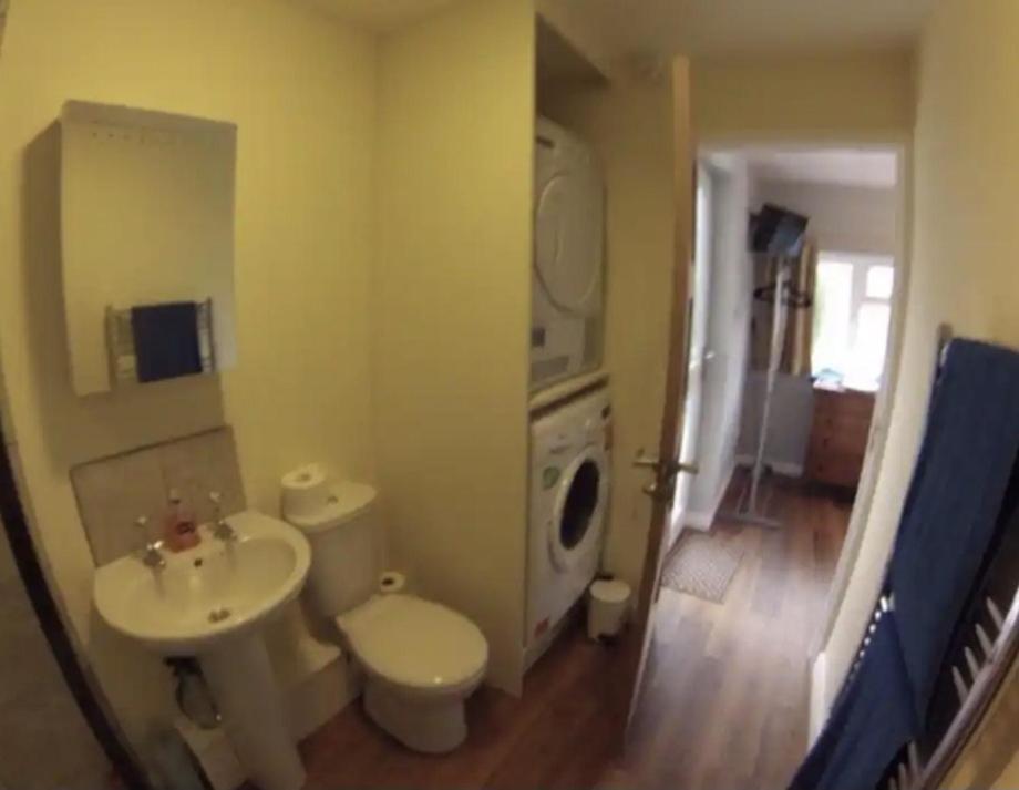 Cheltenham Studio Apartment ภายนอก รูปภาพ